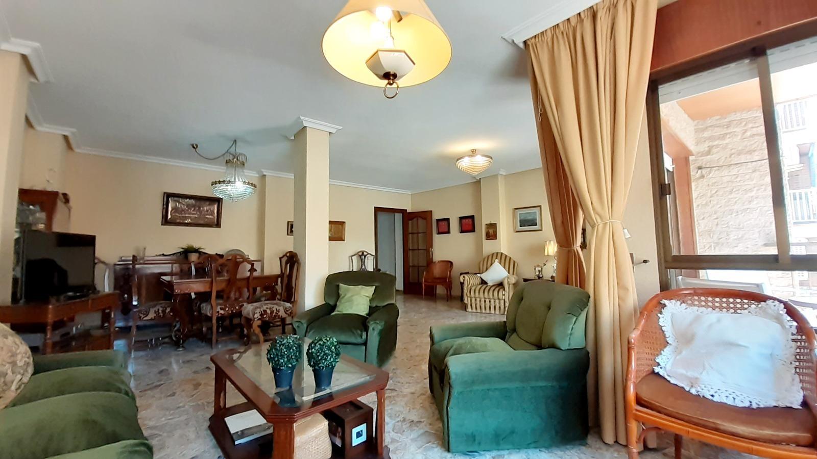 For sale - 4 Bedroom 2 Bathroom Apartment in Torrevieja - Torrevieja  - Alicante