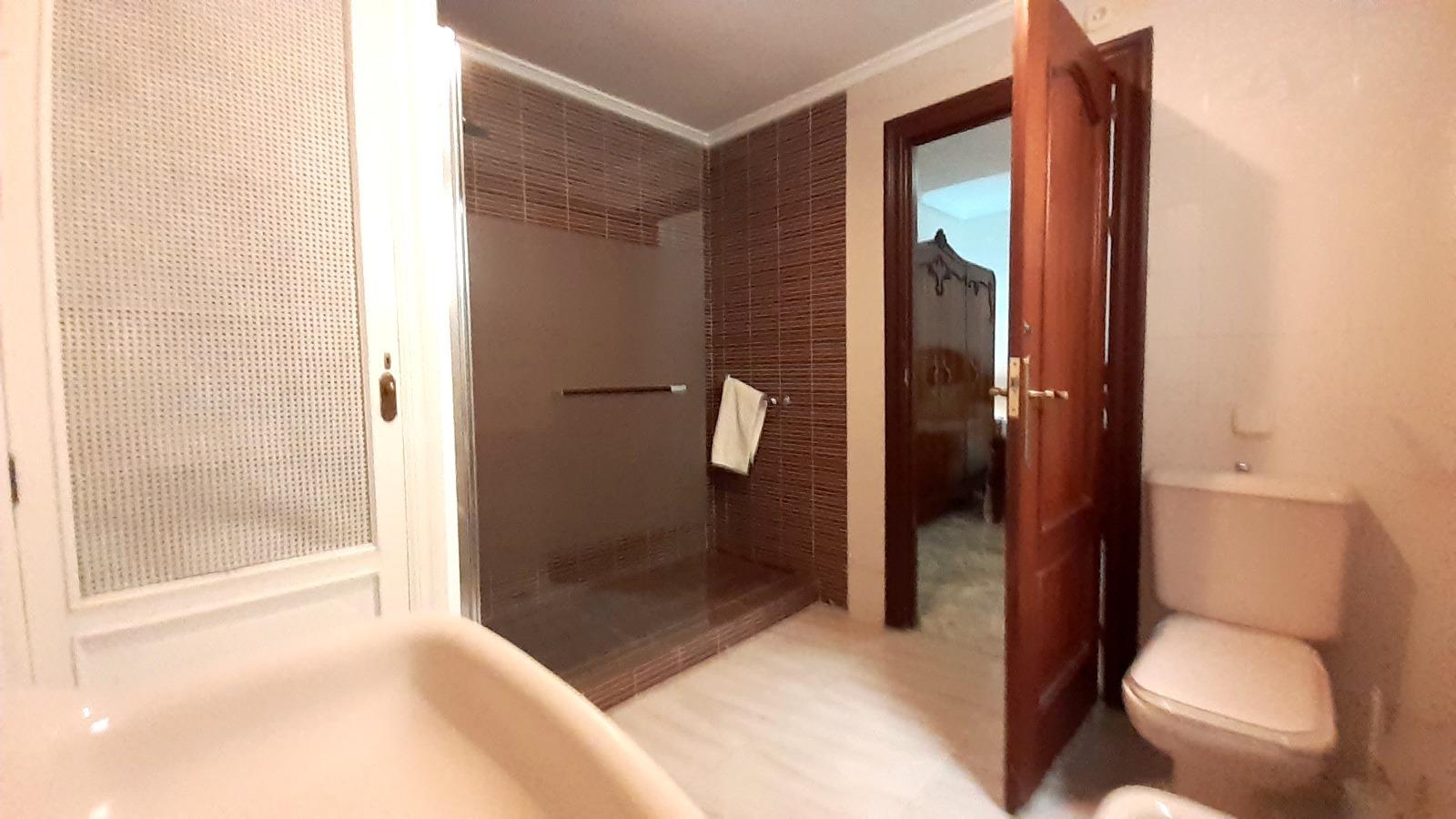 For sale - 4 Bedroom 2 Bathroom Apartment in Torrevieja - Torrevieja  - Alicante