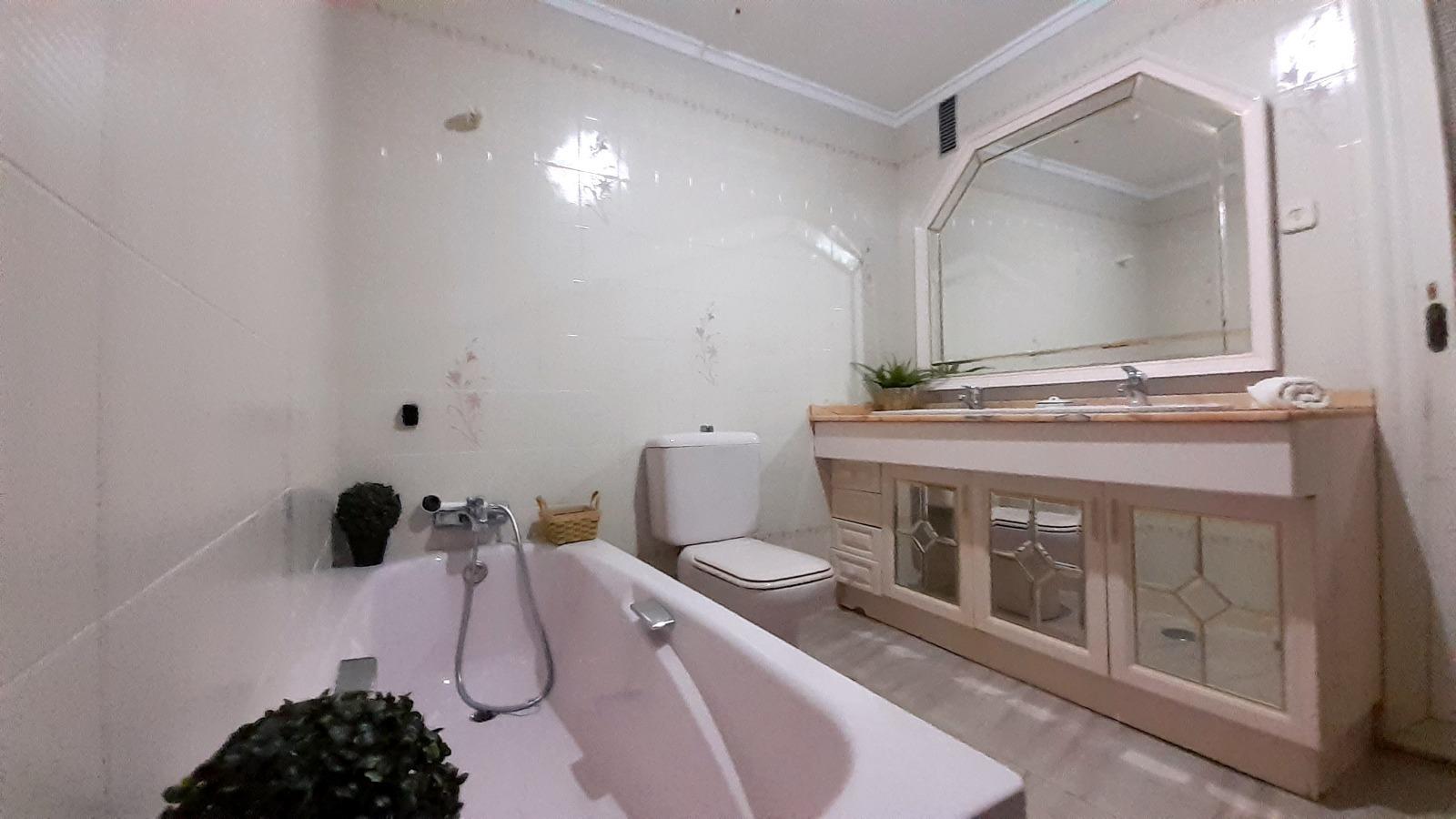 For sale - 4 Bedroom 2 Bathroom Apartment in Torrevieja - Torrevieja  - Alicante
