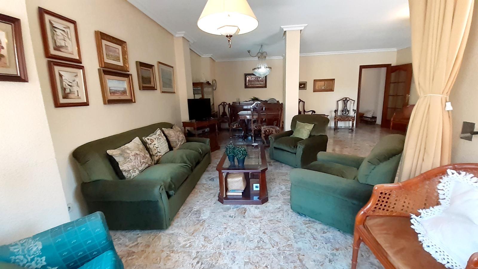 For sale - 4 Bedroom 2 Bathroom Apartment in Torrevieja - Torrevieja  - Alicante