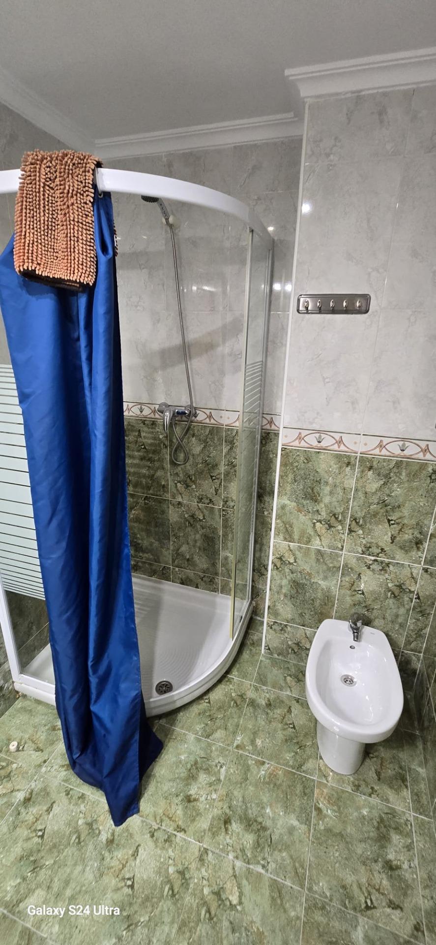 For sale - 4 Bedroom 2 Bathroom Apartment in Torrevieja - Torrevieja  - Alicante