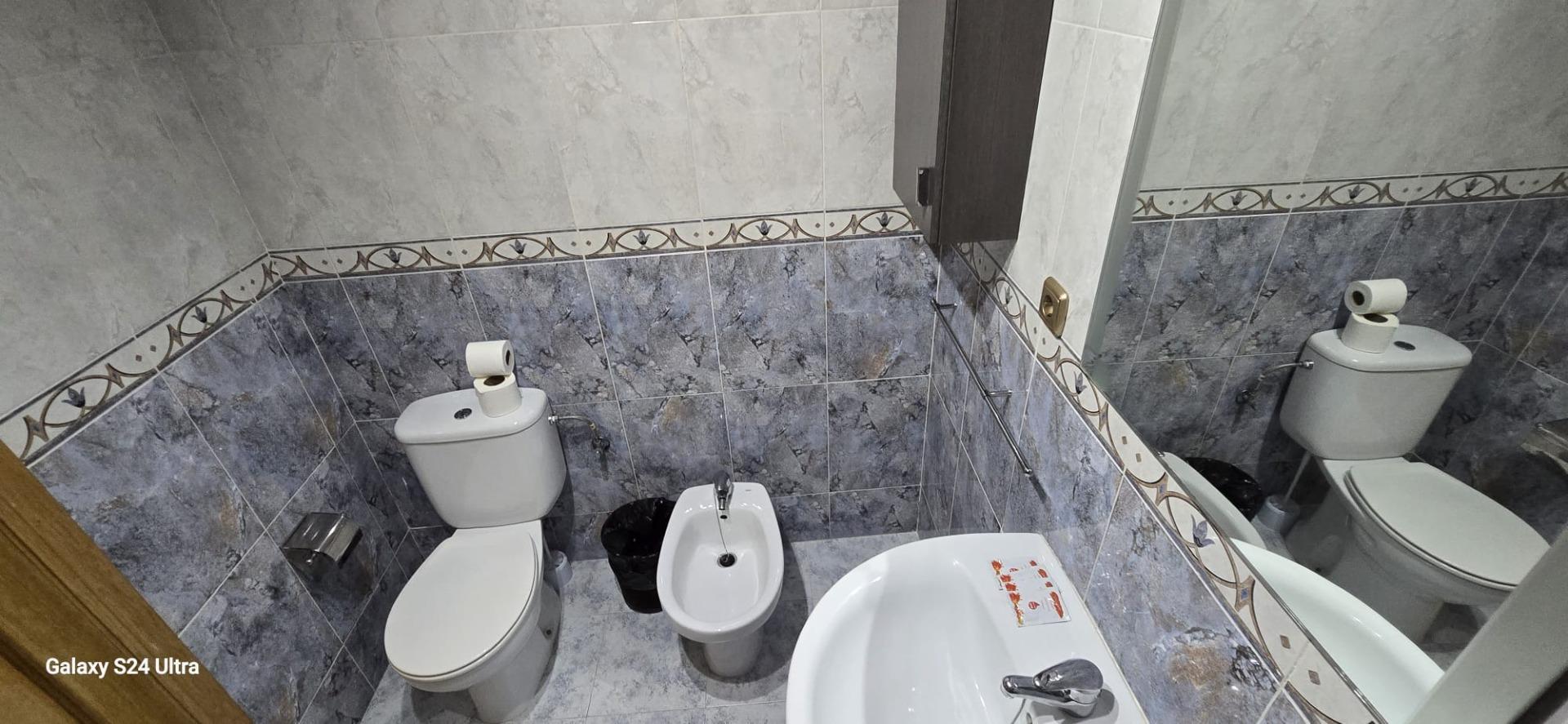 For sale - 4 Bedroom 2 Bathroom Apartment in Torrevieja - Torrevieja  - Alicante