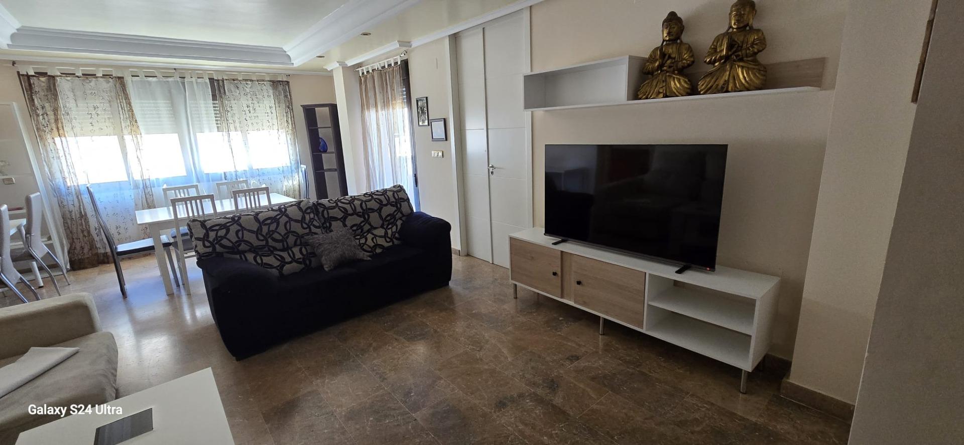 For sale - 4 Bedroom 2 Bathroom Apartment in Torrevieja - Torrevieja  - Alicante
