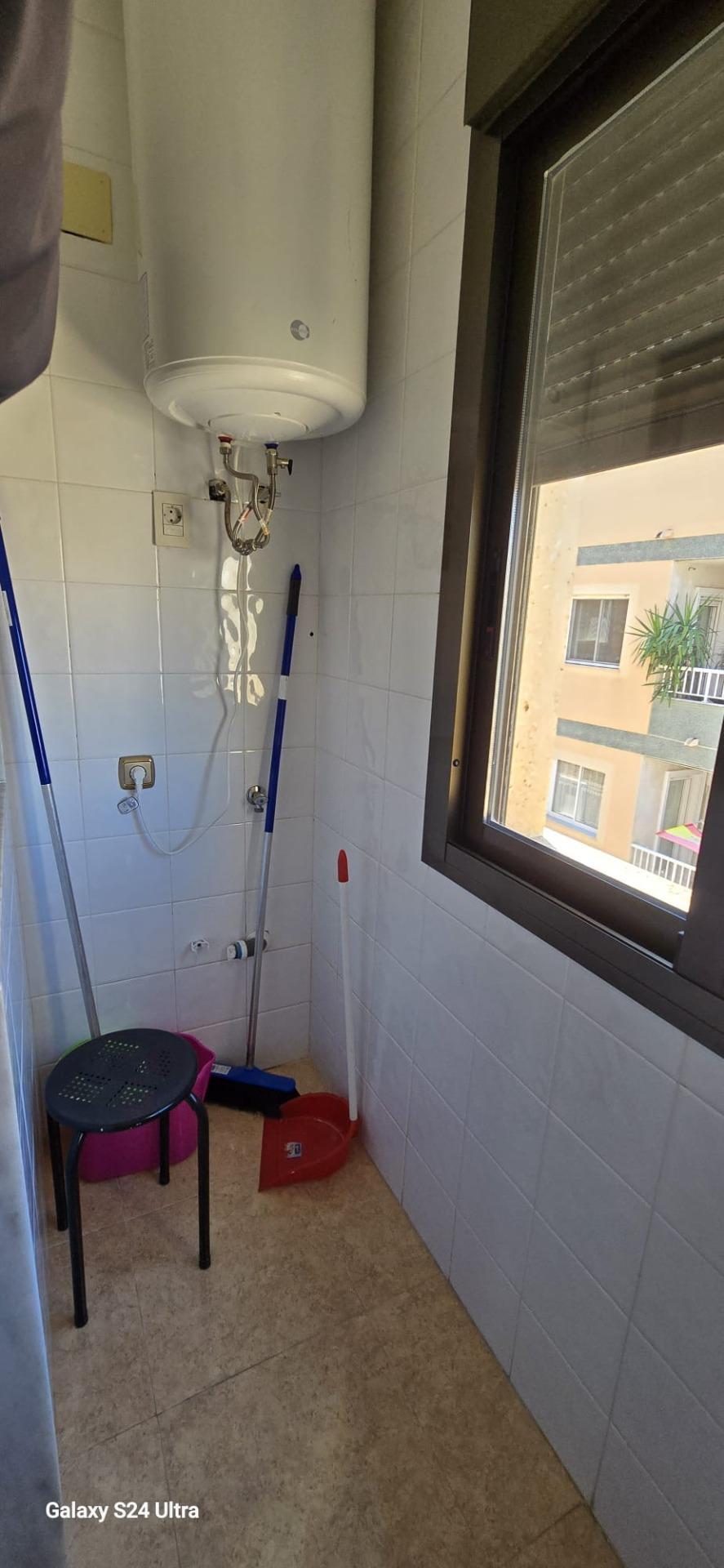 For sale - 4 Bedroom 2 Bathroom Apartment in Torrevieja - Torrevieja  - Alicante