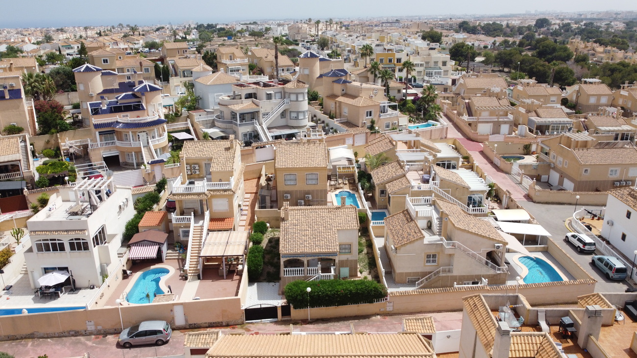For sale - 3 Bedroom 2 Bathroom Town House Penthouse in Torrevieja - La Florida  - Alicante