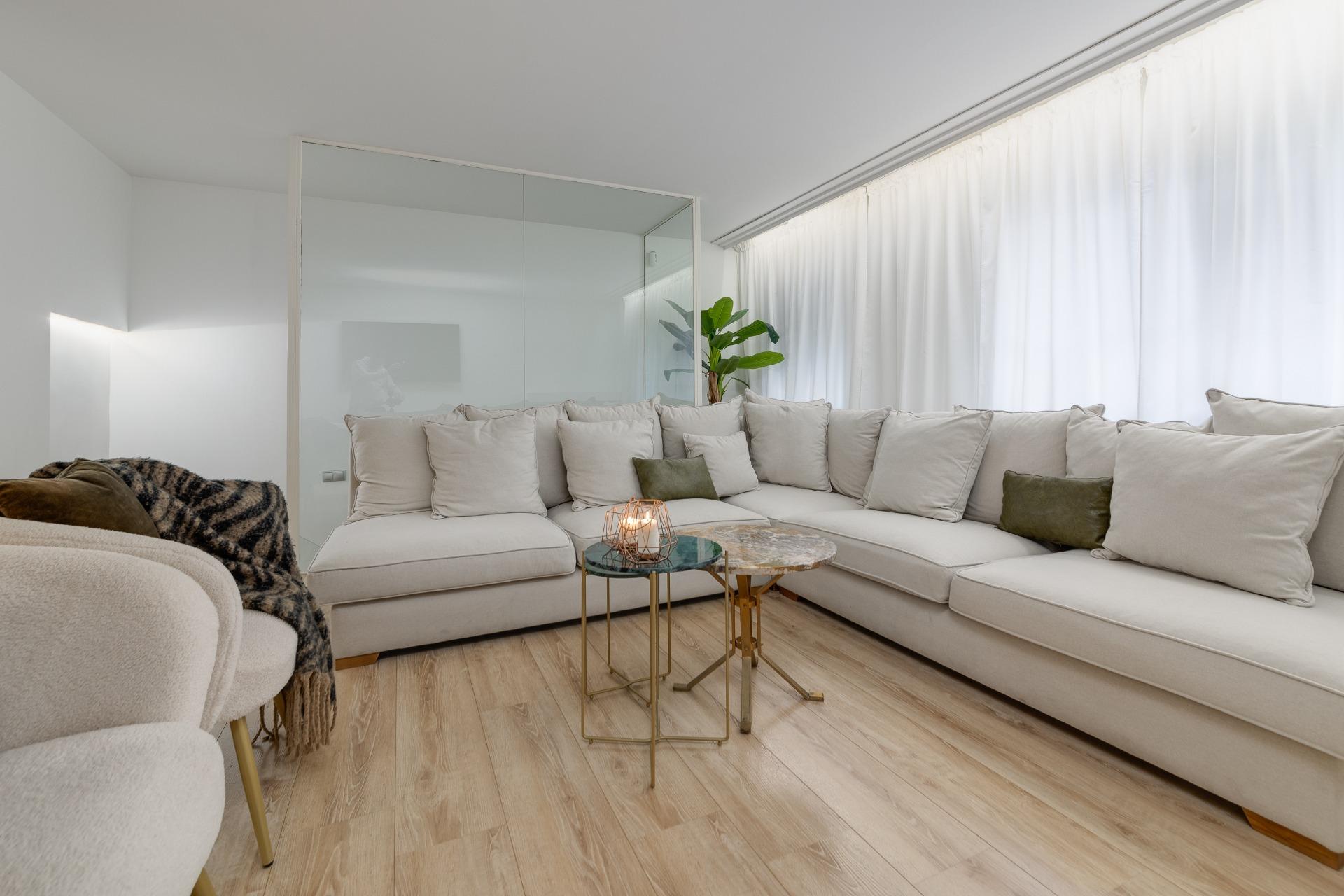 For sale - 4 Bedroom 3 Bathroom Apartment in Torrevieja - Playa Del Cura  - Alicante