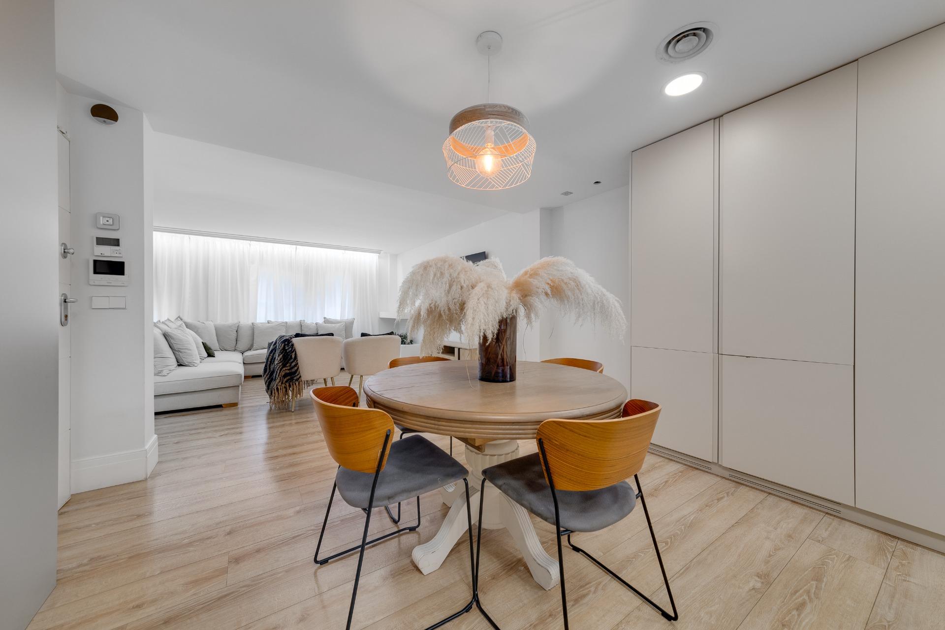 For sale - 4 Bedroom 3 Bathroom Apartment in Torrevieja - Playa Del Cura  - Alicante