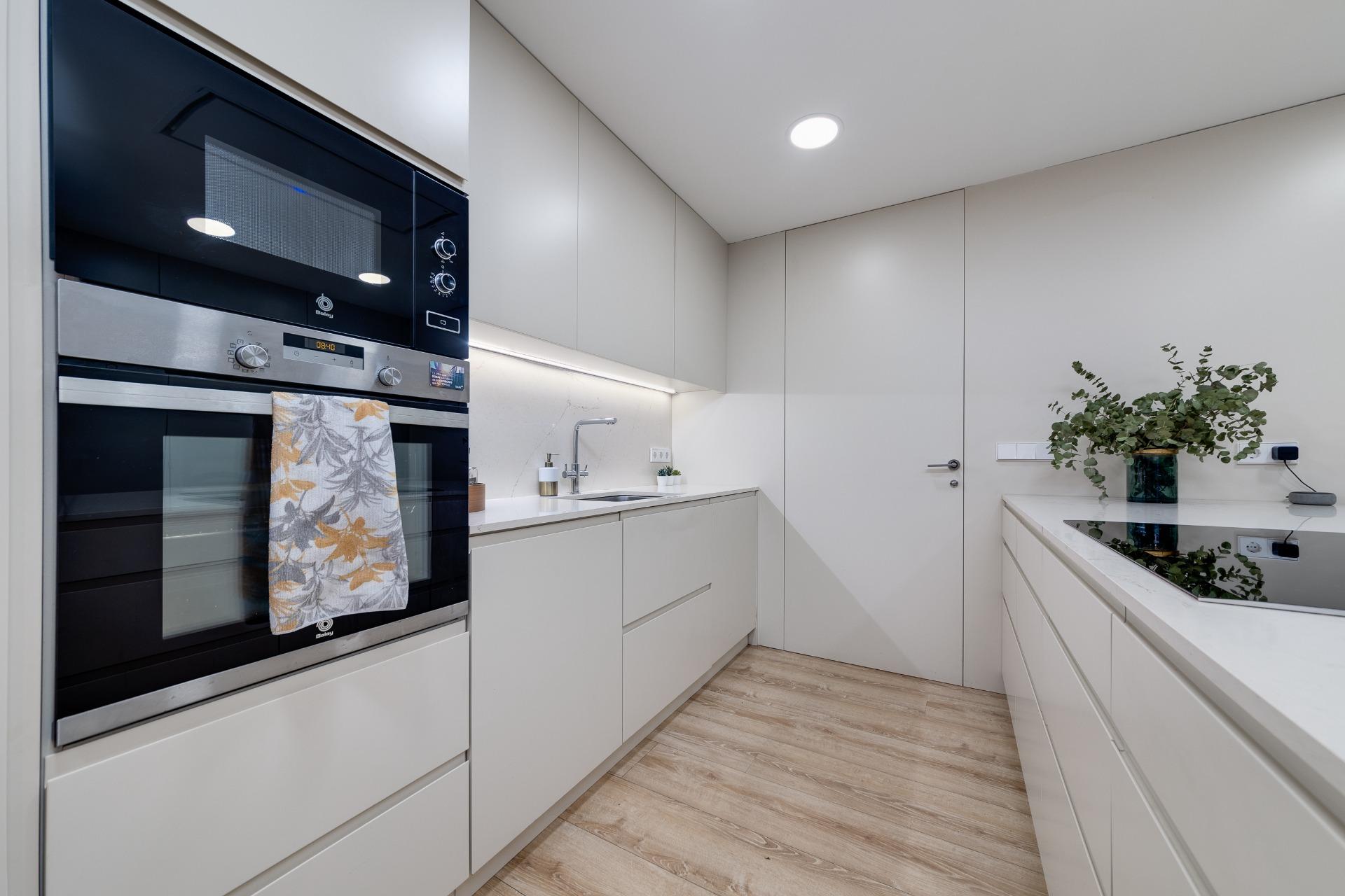 For sale - 4 Bedroom 3 Bathroom Apartment in Torrevieja - Playa Del Cura  - Alicante