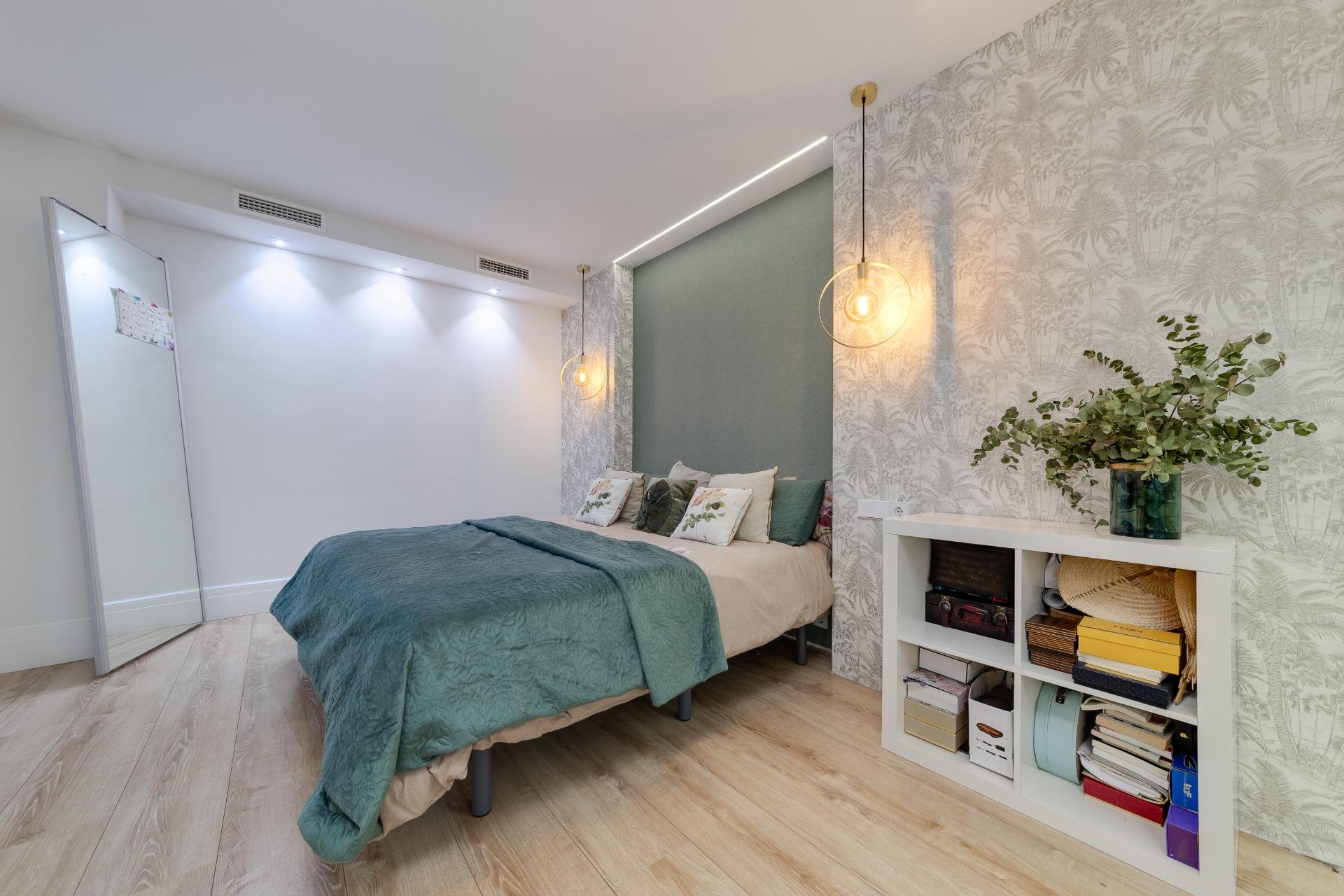 For sale - 4 Bedroom 3 Bathroom Apartment in Torrevieja - Playa Del Cura  - Alicante
