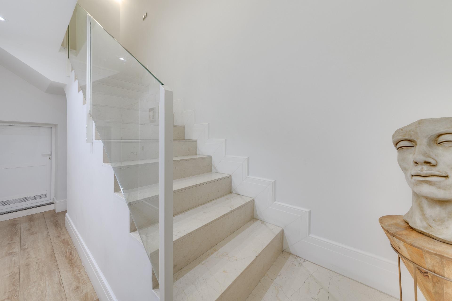 For sale - 4 Bedroom 3 Bathroom Apartment in Torrevieja - Playa Del Cura  - Alicante