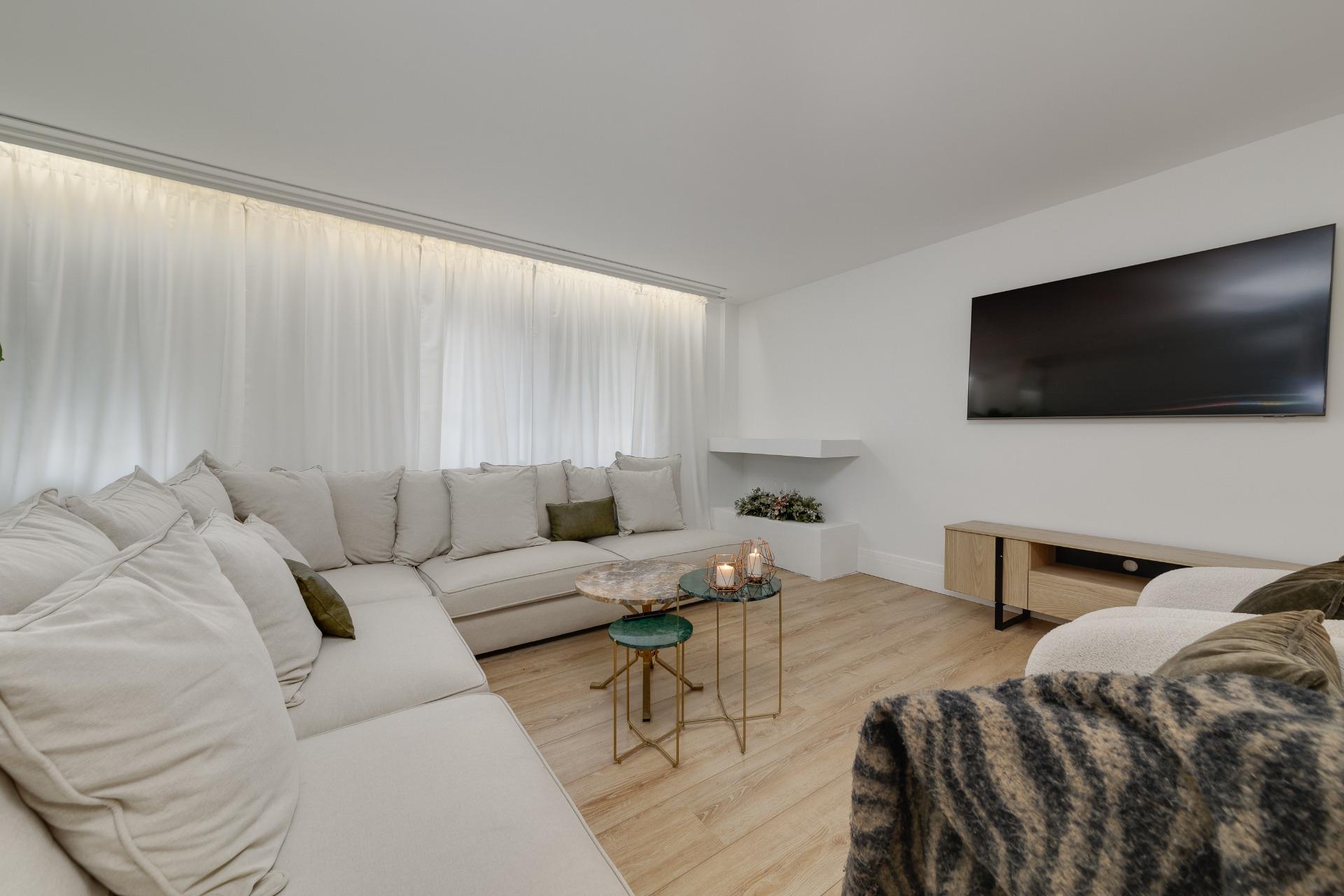 For sale - 4 Bedroom 3 Bathroom Apartment in Torrevieja - Playa Del Cura  - Alicante