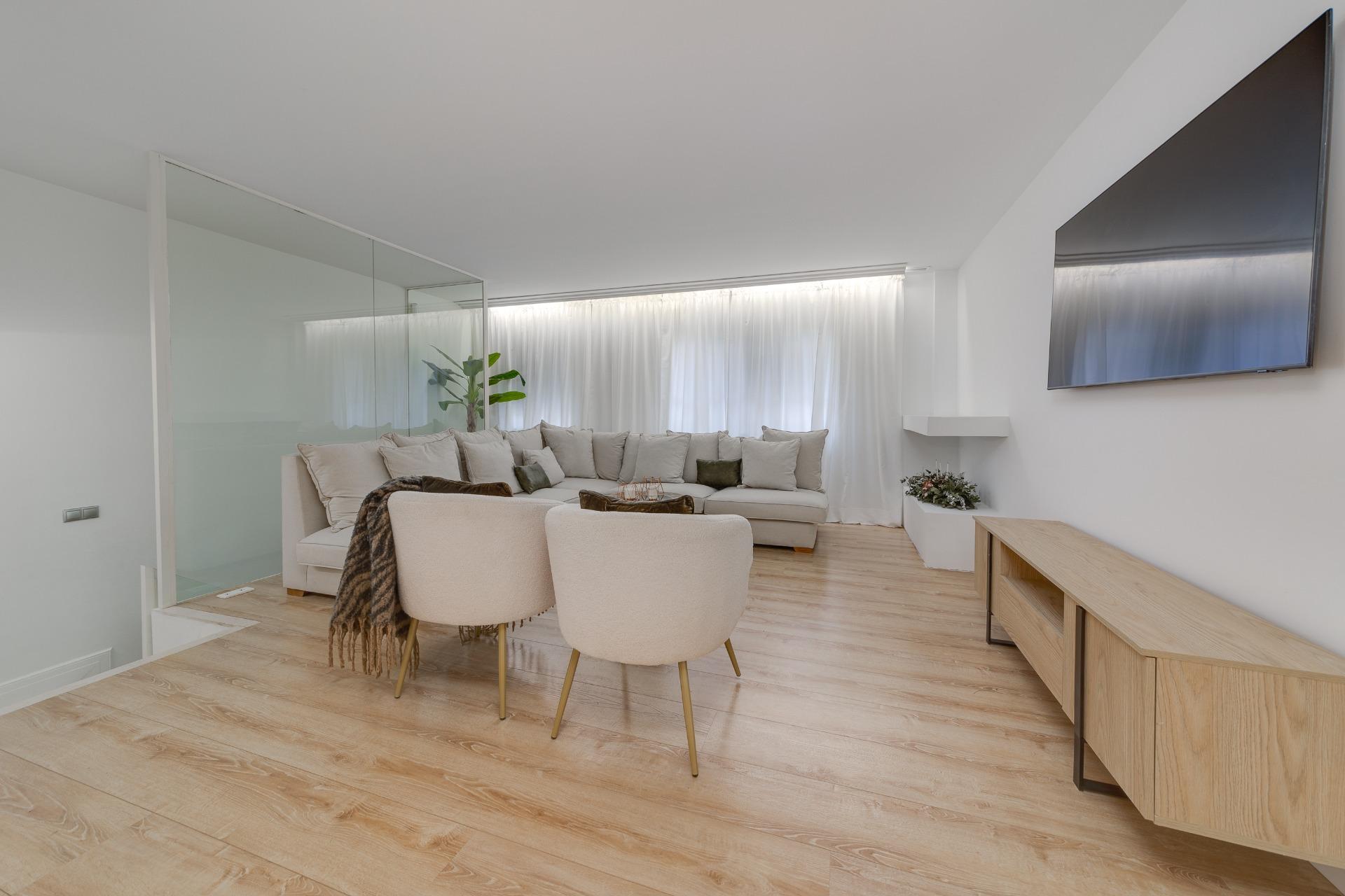 For sale - 4 Bedroom 3 Bathroom Apartment in Torrevieja - Playa Del Cura  - Alicante