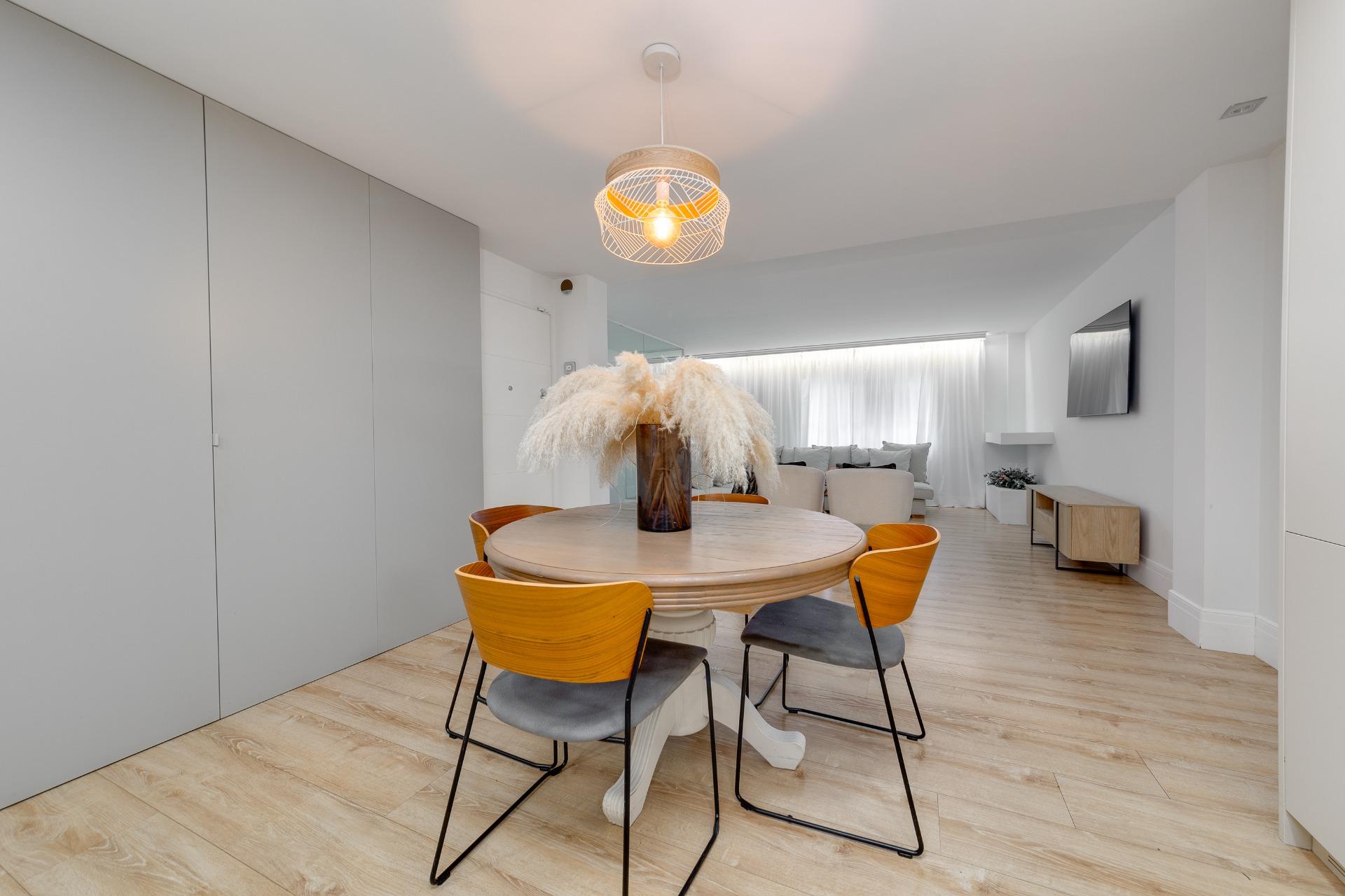 For sale - 4 Bedroom 3 Bathroom Apartment in Torrevieja - Playa Del Cura  - Alicante
