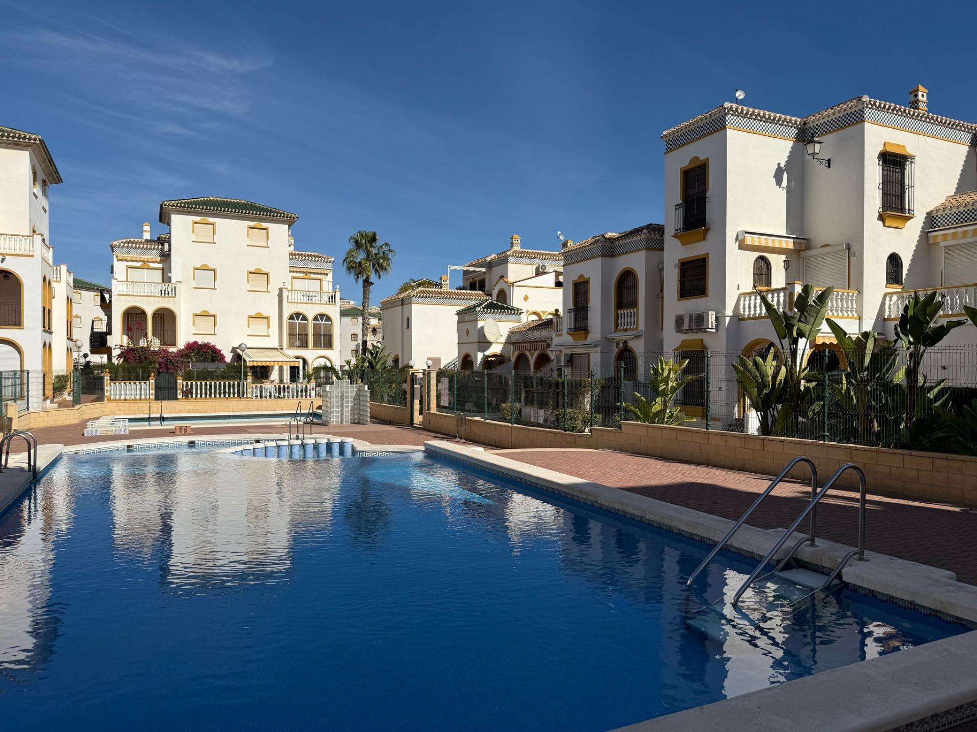 For sale - 3 Bedroom 1 Bathroom Bungalow in Torrevieja - Cañada Del Molino  - Alicante