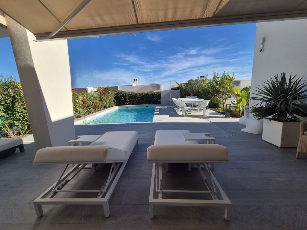 For sale - 3 Bedroom 2 Bathroom Villa in La Finca Golf Resort - Inland  - Alicante