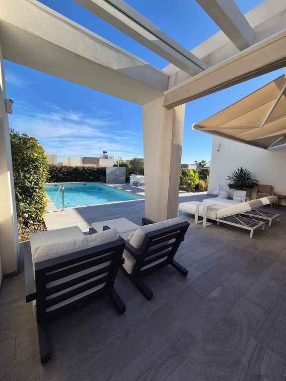 For sale - 3 Bedroom 2 Bathroom Villa in La Finca Golf Resort - Inland  - Alicante