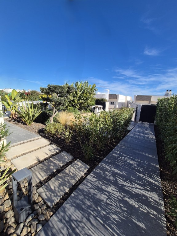 For sale - 3 Bedroom 2 Bathroom Villa in La Finca Golf Resort - Inland  - Alicante