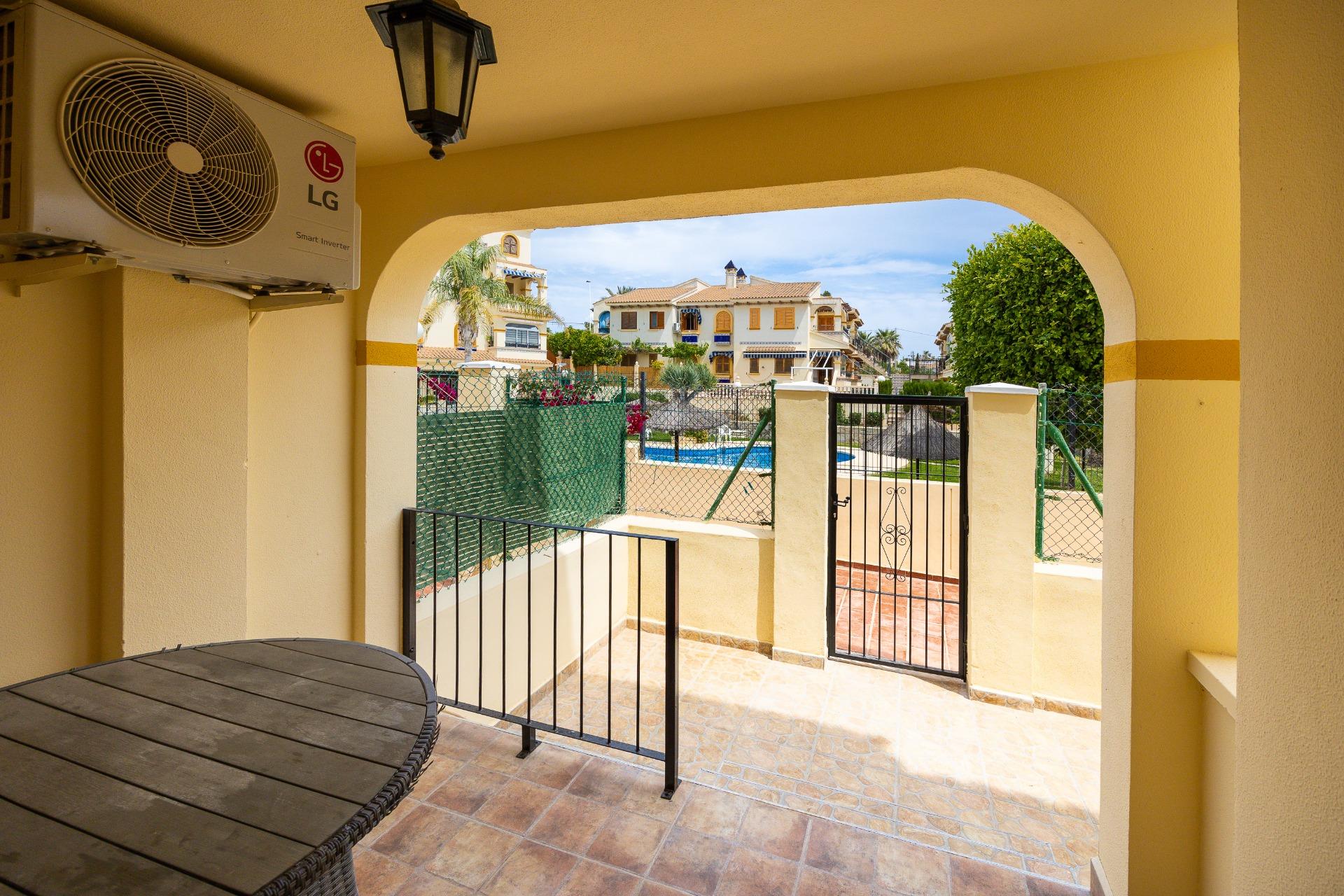 For sale - 2 Bedroom 1 Bathroom Bungalow in Torrevieja - Torre La Mata  - Alicante