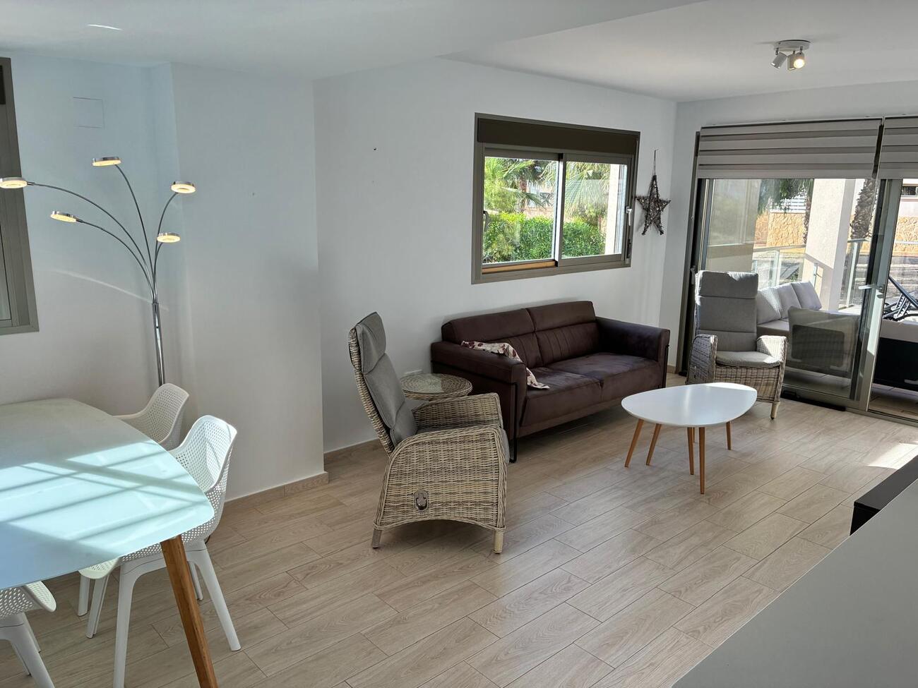 For sale - 3 Bedroom 2 Bathroom Apartment in Villamartin -  - Alicante