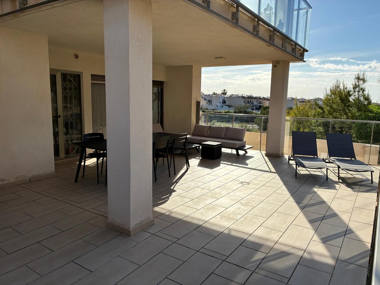 For sale - 3 Bedroom 2 Bathroom Apartment in Villamartin -  - Alicante