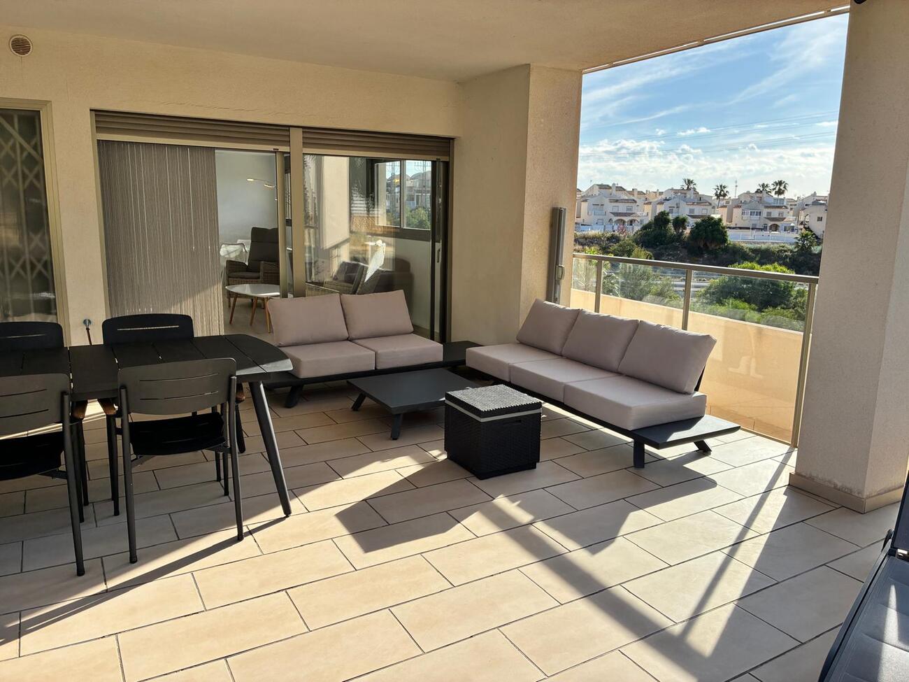 For sale - 3 Bedroom 2 Bathroom Apartment in Villamartin -  - Alicante