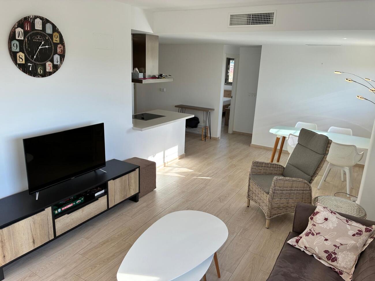 For sale - 3 Bedroom 2 Bathroom Apartment in Villamartin -  - Alicante