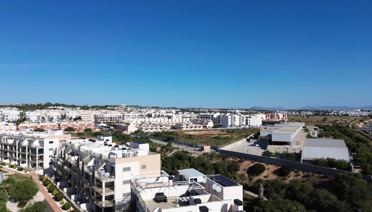 For sale - 3 Bedroom 2 Bathroom Apartment in Villamartin -  - Alicante