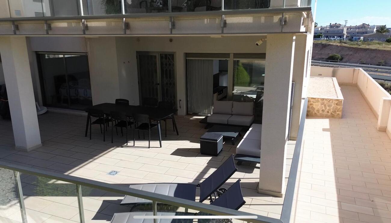 For sale - 3 Bedroom 2 Bathroom Apartment in Villamartin -  - Alicante
