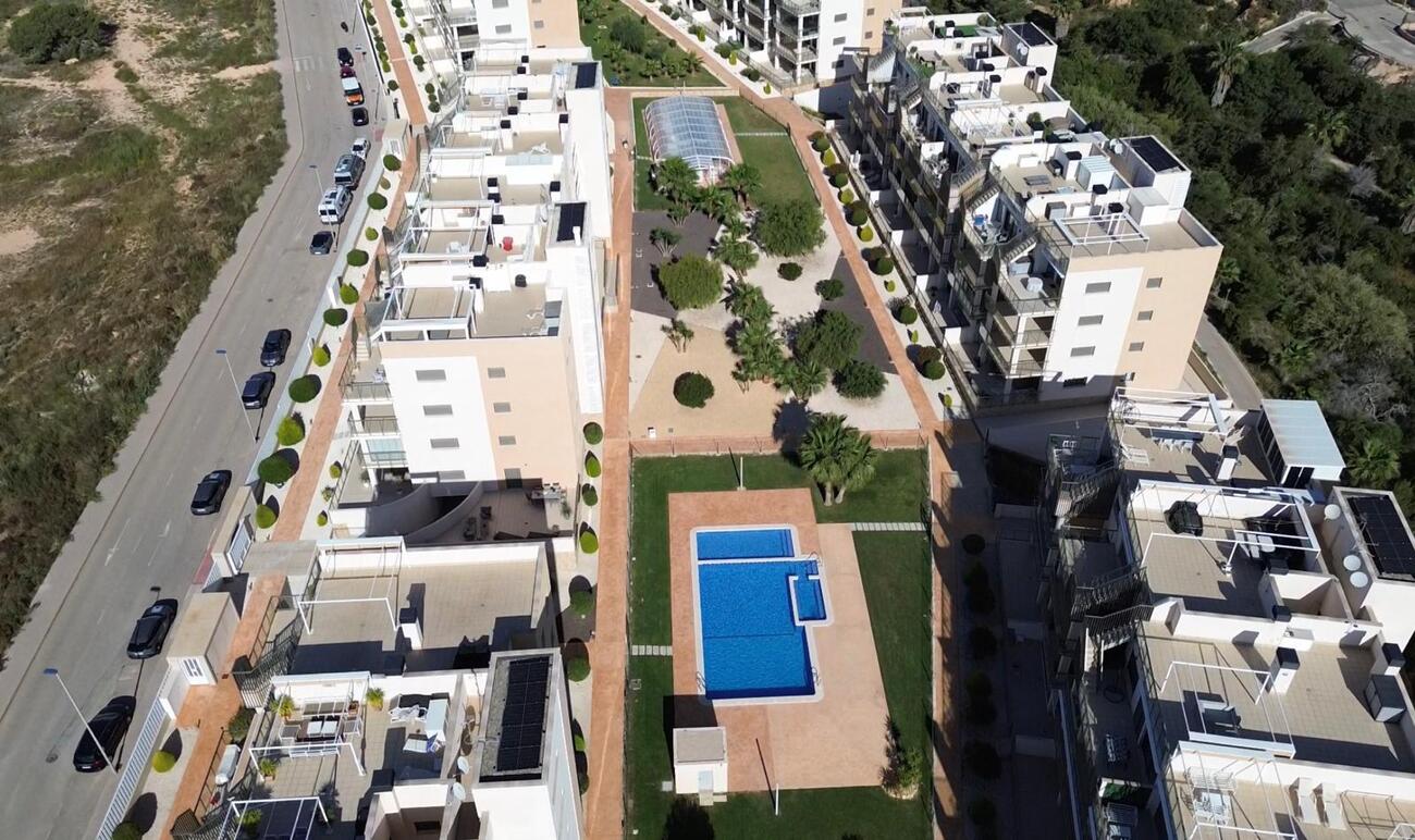 For sale - 3 Bedroom 2 Bathroom Apartment in Villamartin -  - Alicante
