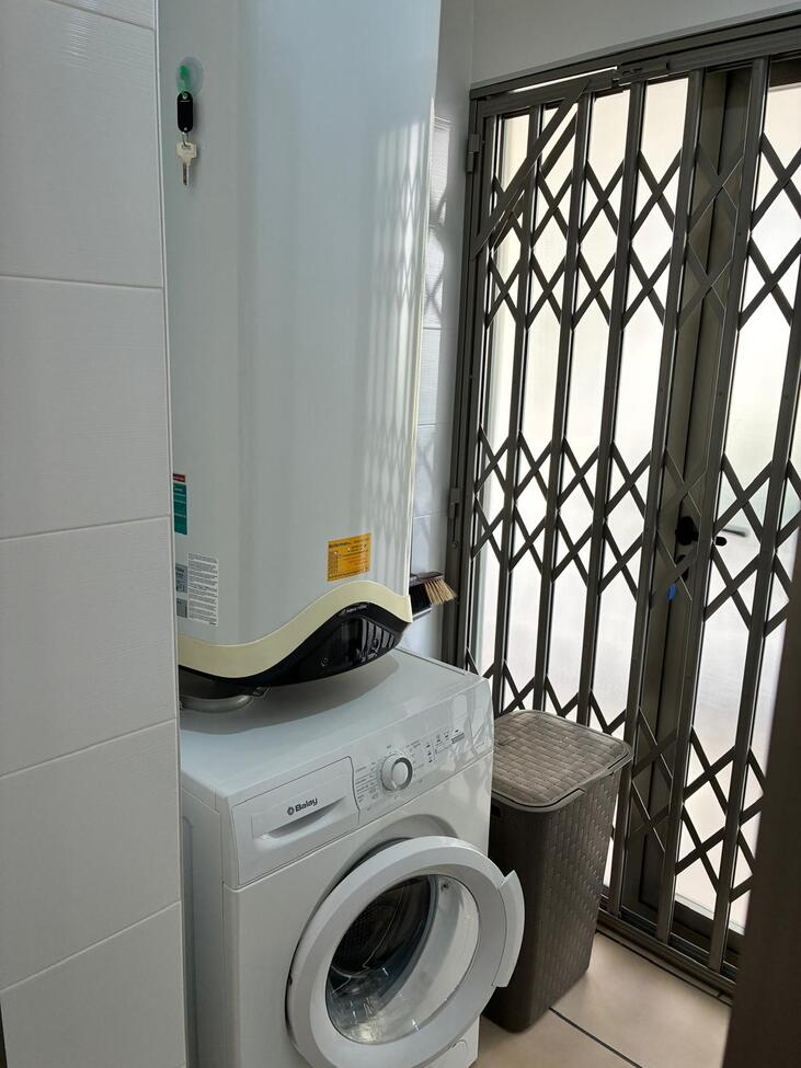 For sale - 3 Bedroom 2 Bathroom Apartment in Villamartin -  - Alicante