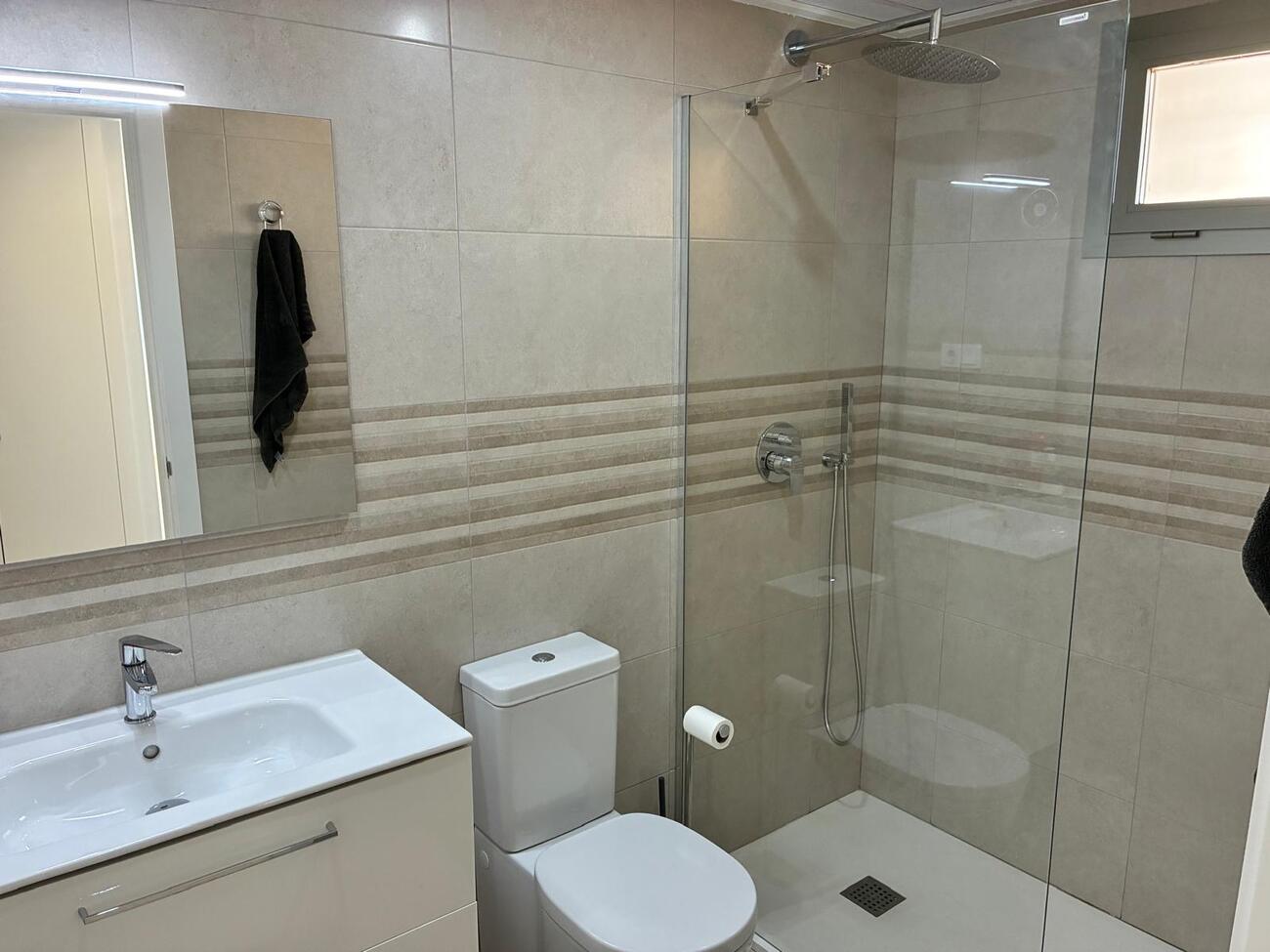 For sale - 3 Bedroom 2 Bathroom Apartment in Villamartin -  - Alicante