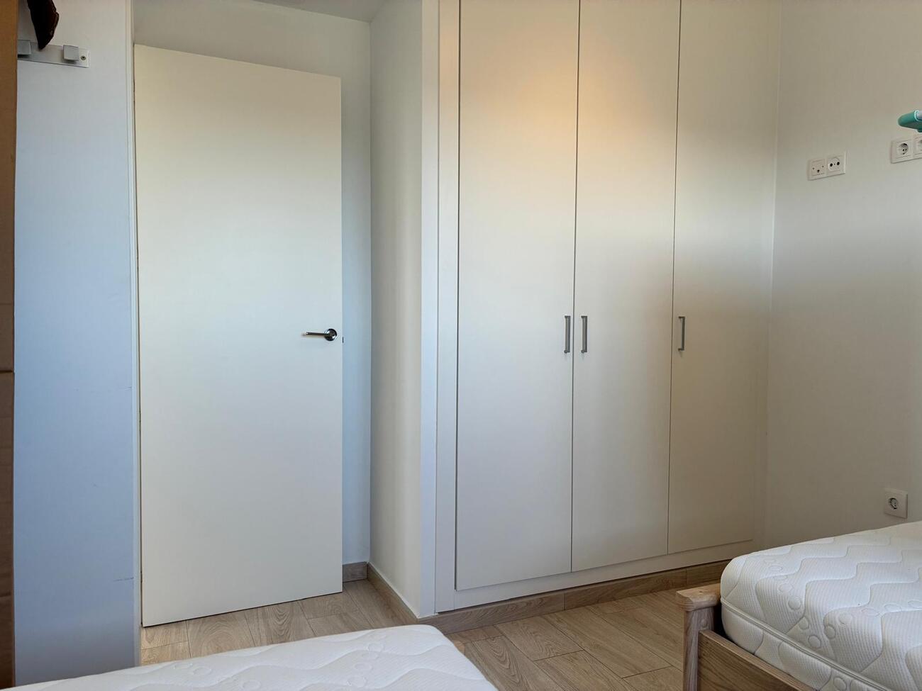 For sale - 3 Bedroom 2 Bathroom Apartment in Villamartin -  - Alicante