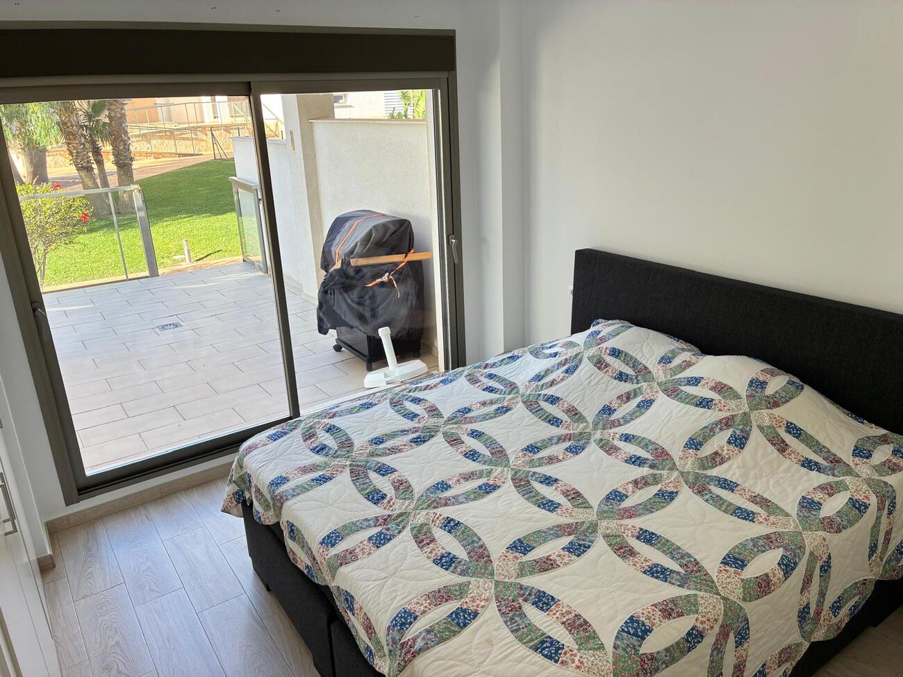 For sale - 3 Bedroom 2 Bathroom Apartment in Villamartin -  - Alicante