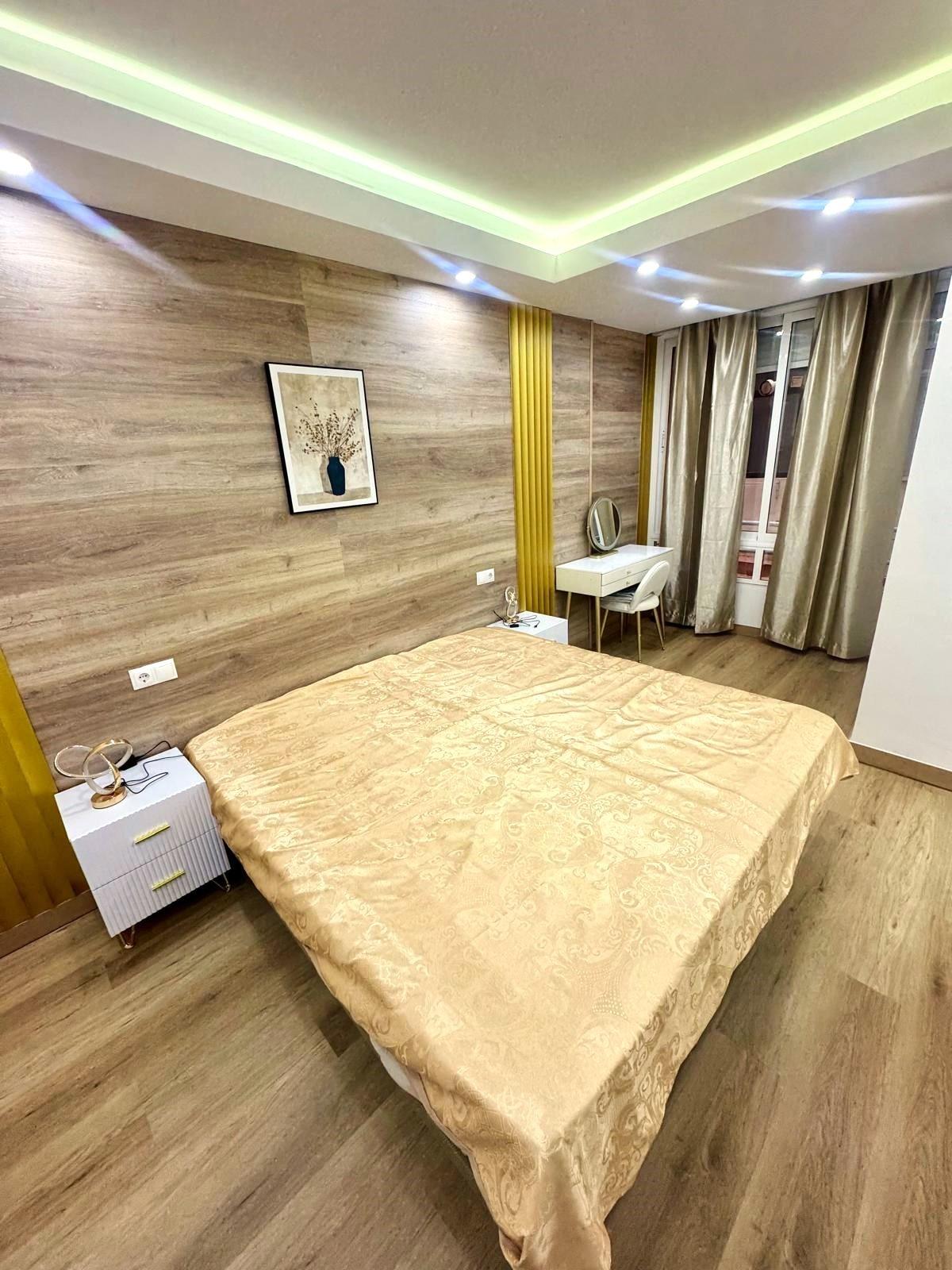 For sale - 4 Bedroom 2 Bathroom Apartment in Torrevieja - Centro - Muelle Pesquero  - Alicante