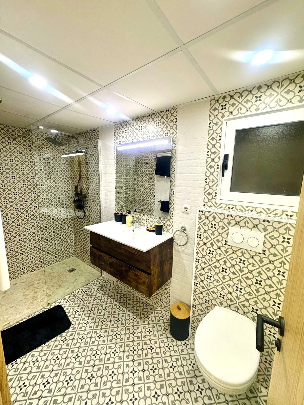 For sale - 4 Bedroom 2 Bathroom Apartment in Torrevieja - Centro - Muelle Pesquero  - Alicante
