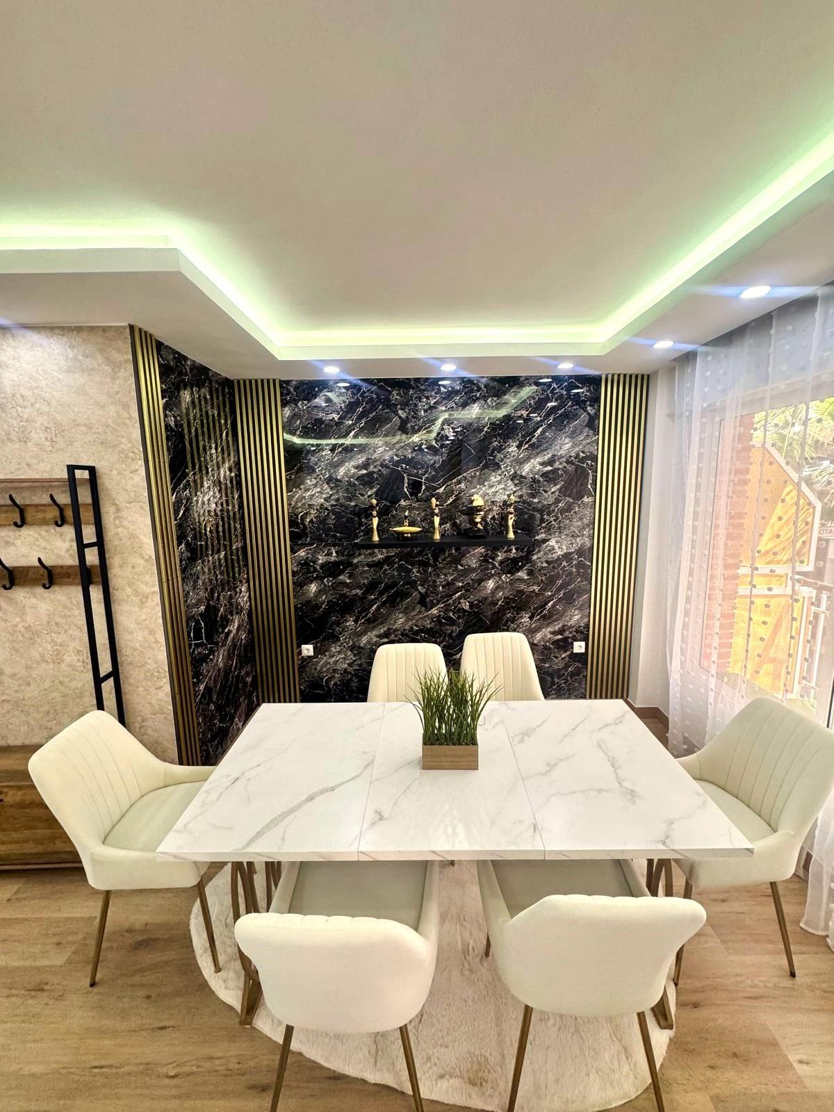 For sale - 4 Bedroom 2 Bathroom Apartment in Torrevieja - Centro - Muelle Pesquero  - Alicante