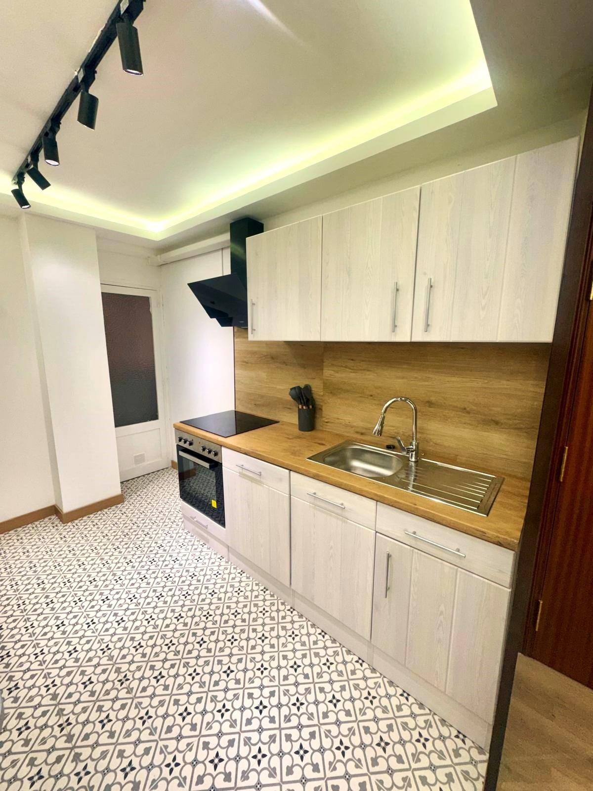 For sale - 4 Bedroom 2 Bathroom Apartment in Torrevieja - Centro - Muelle Pesquero  - Alicante