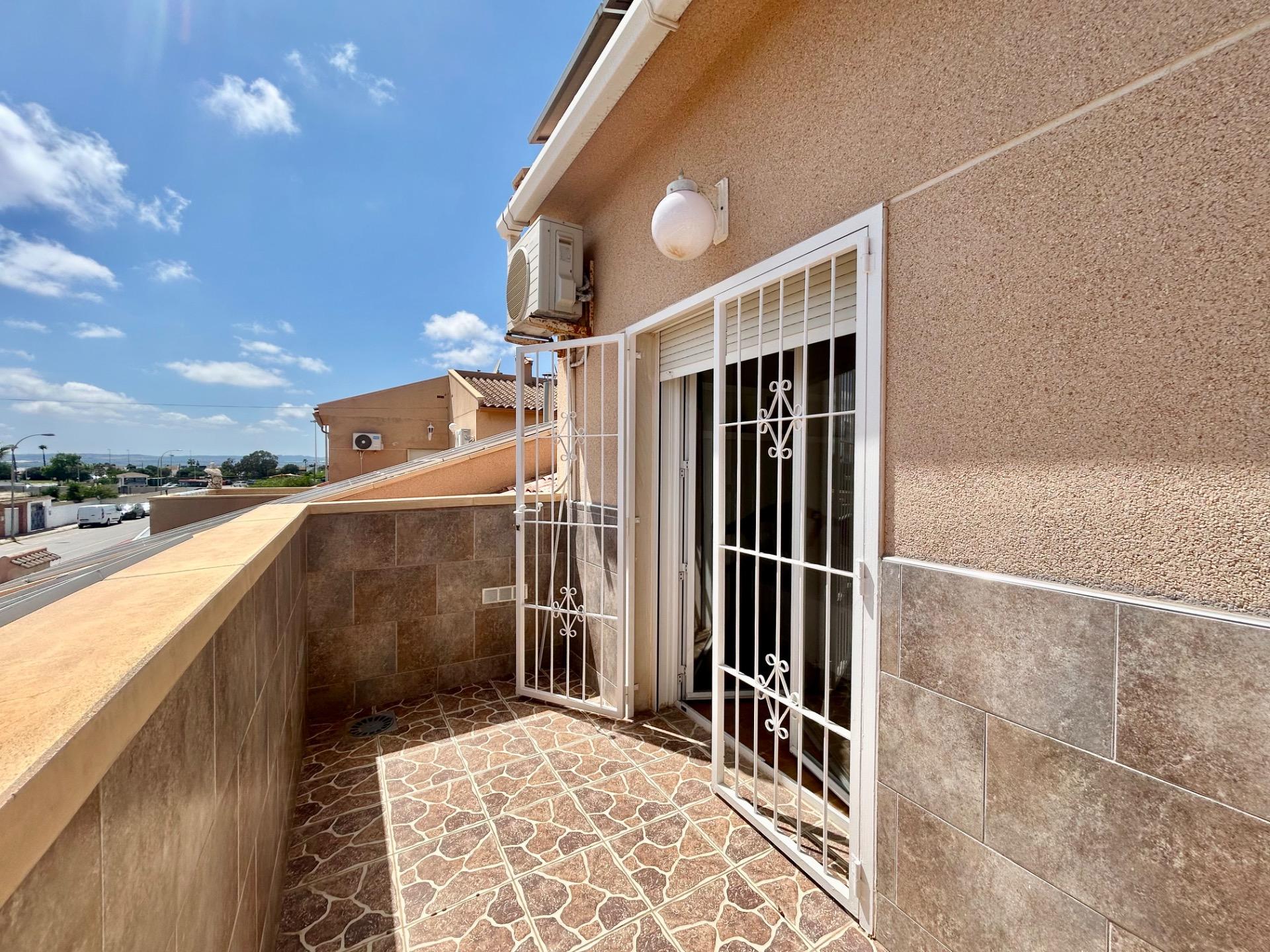 For sale - 3 Bedroom 2 Bathroom Villa in Torrevieja - San Luis  - Alicante