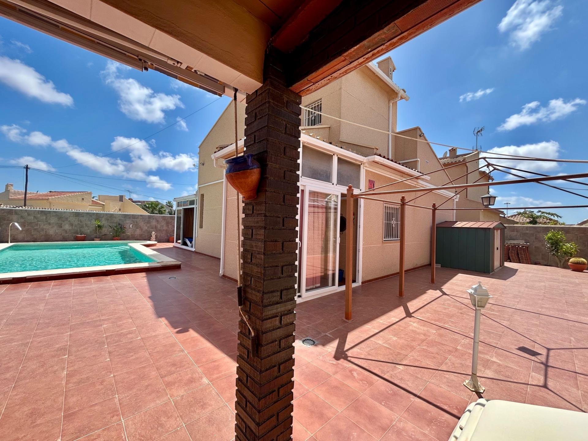 For sale - 3 Bedroom 2 Bathroom Villa in Torrevieja - San Luis  - Alicante