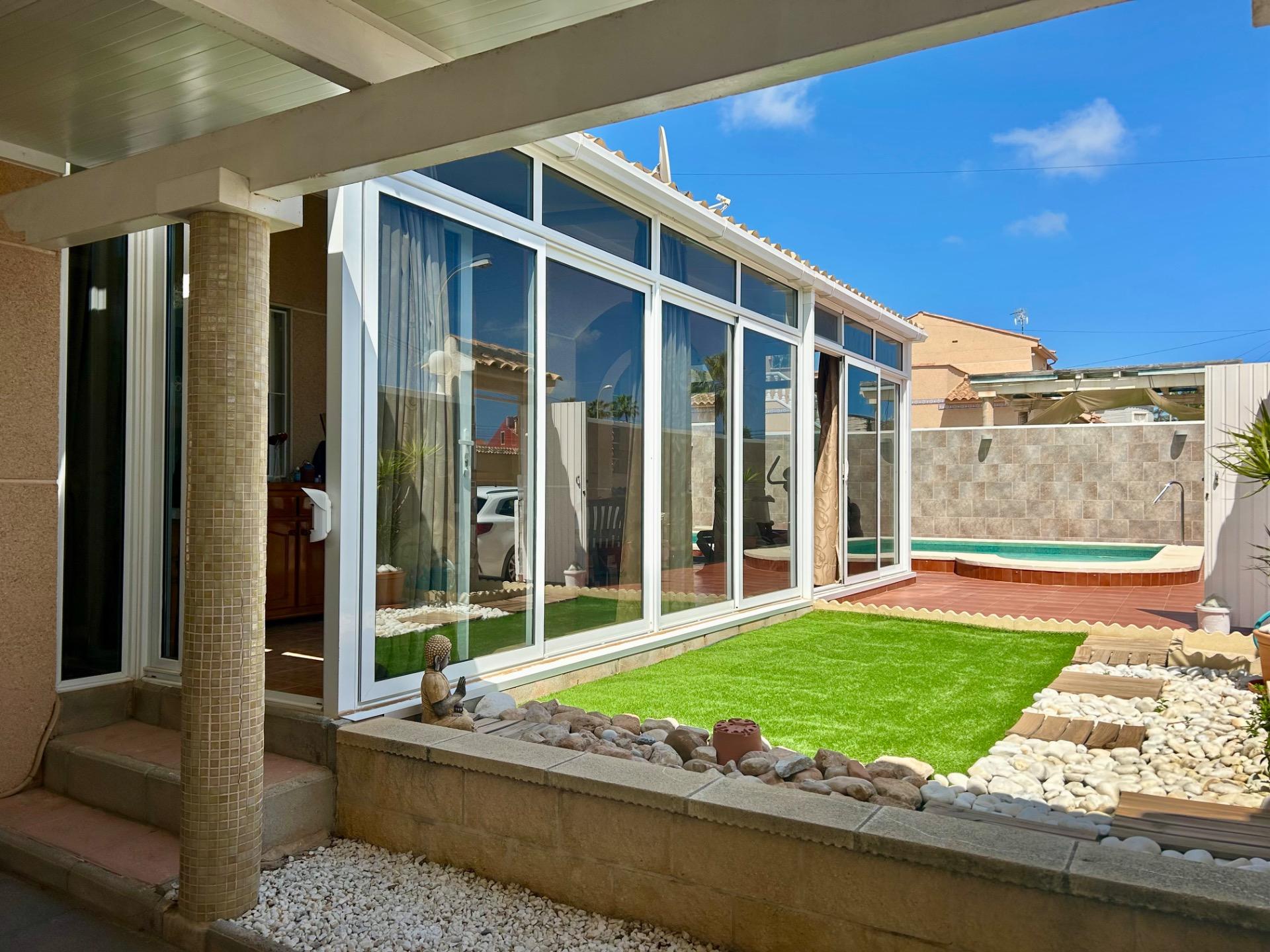 For sale - 3 Bedroom 2 Bathroom Villa in Torrevieja - San Luis  - Alicante
