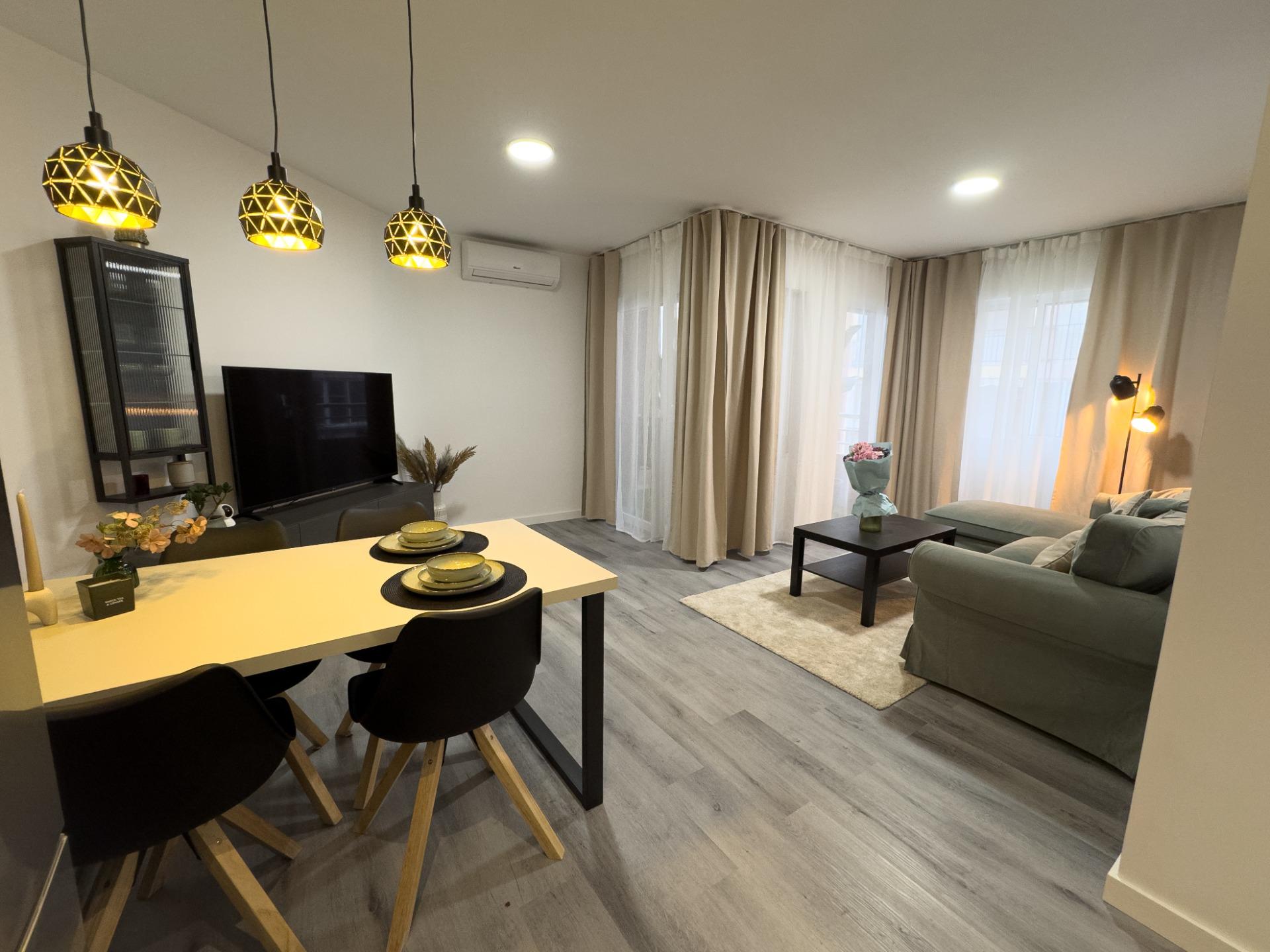 For sale - 2 Bedroom 1 Bathroom Apartment in Torrevieja - Centro  - Alicante
