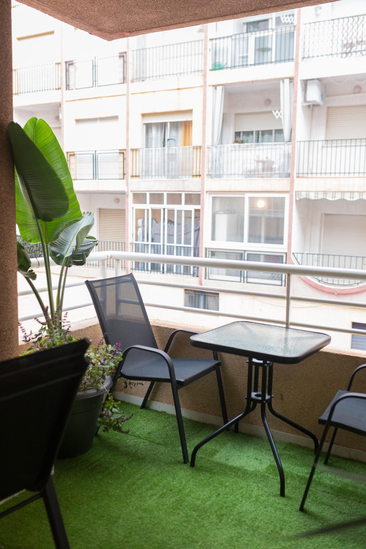 For sale - 2 Bedroom 1 Bathroom Apartment in Torrevieja - Centro  - Alicante