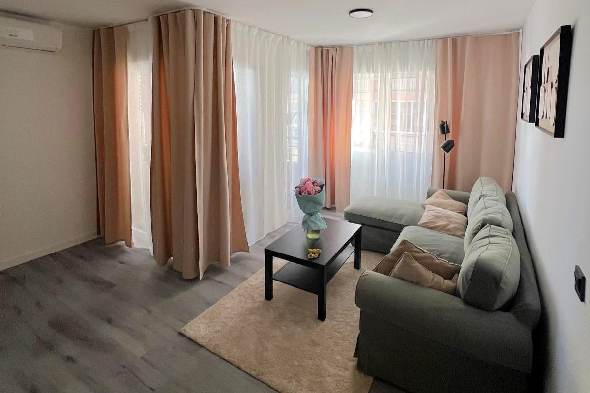 For sale - 2 Bedroom 1 Bathroom Apartment in Torrevieja - Curva Del Palangre  - Alicante