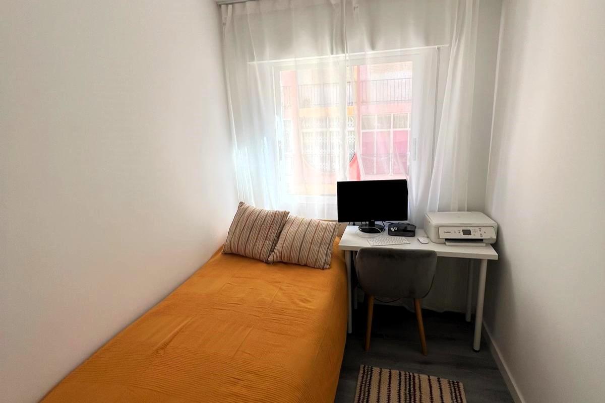 For sale - 2 Bedroom 1 Bathroom Apartment in Torrevieja - Curva Del Palangre  - Alicante