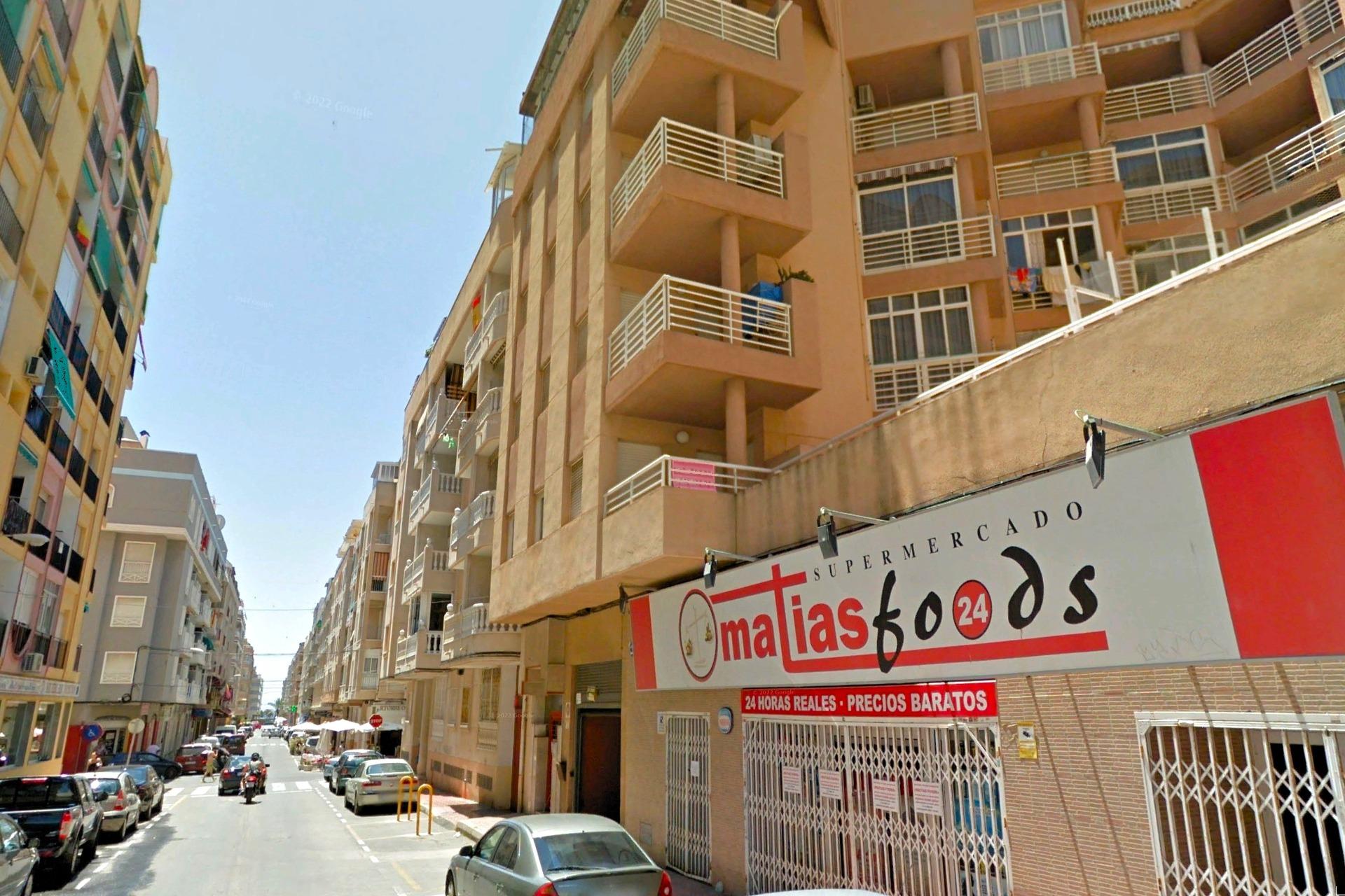 For sale - 2 Bedroom 1 Bathroom Apartment in Torrevieja - Curva Del Palangre  - Alicante