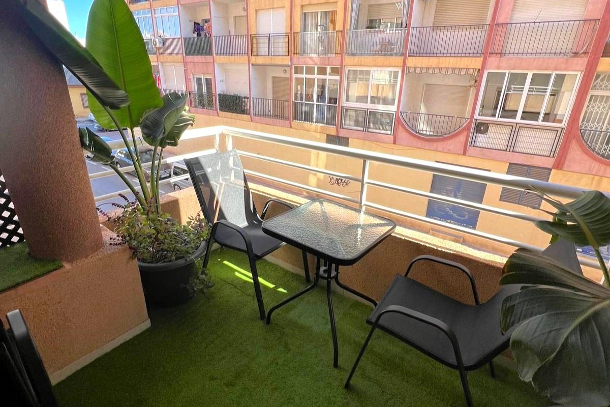 For sale - 2 Bedroom 1 Bathroom Apartment in Torrevieja - Curva Del Palangre  - Alicante