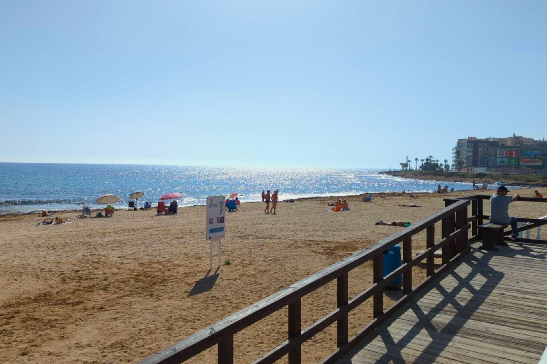 For sale - 2 Bedroom 1 Bathroom Apartment in Torrevieja - Curva Del Palangre  - Alicante