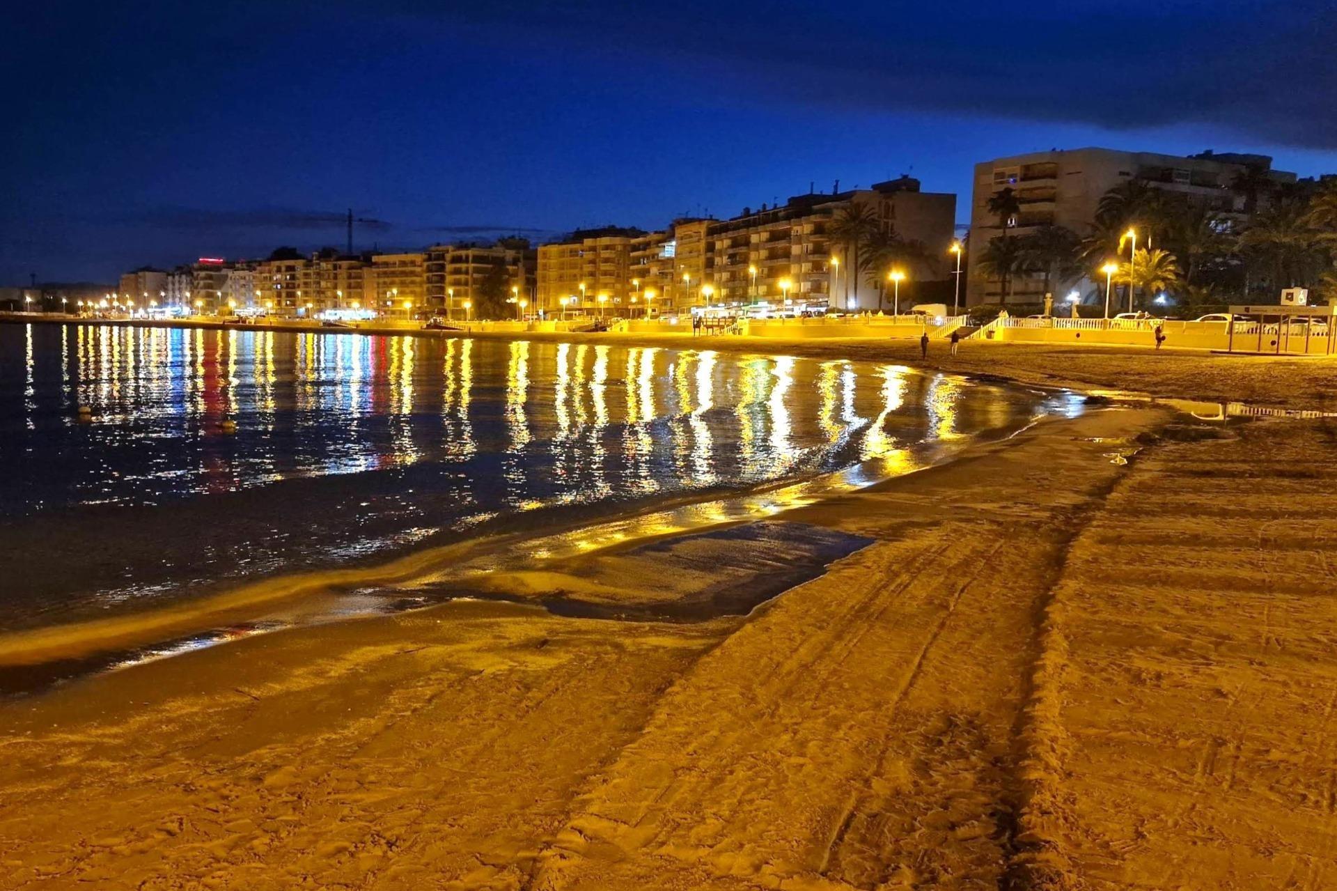 For sale - 2 Bedroom 1 Bathroom Apartment in Torrevieja - Curva Del Palangre  - Alicante