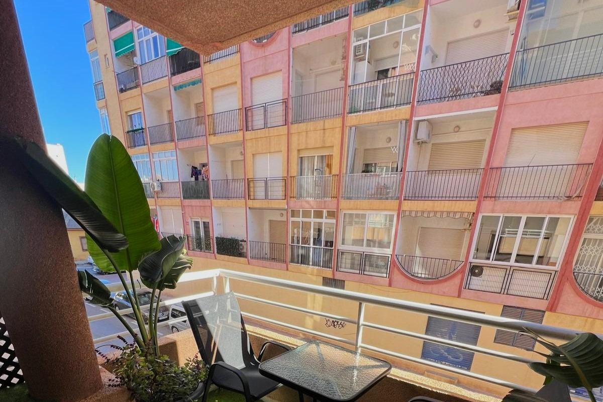 For sale - 2 Bedroom 1 Bathroom Apartment in Torrevieja - Curva Del Palangre  - Alicante