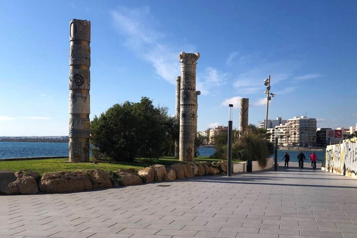 For sale - 2 Bedroom 1 Bathroom Apartment in Torrevieja - Curva Del Palangre  - Alicante